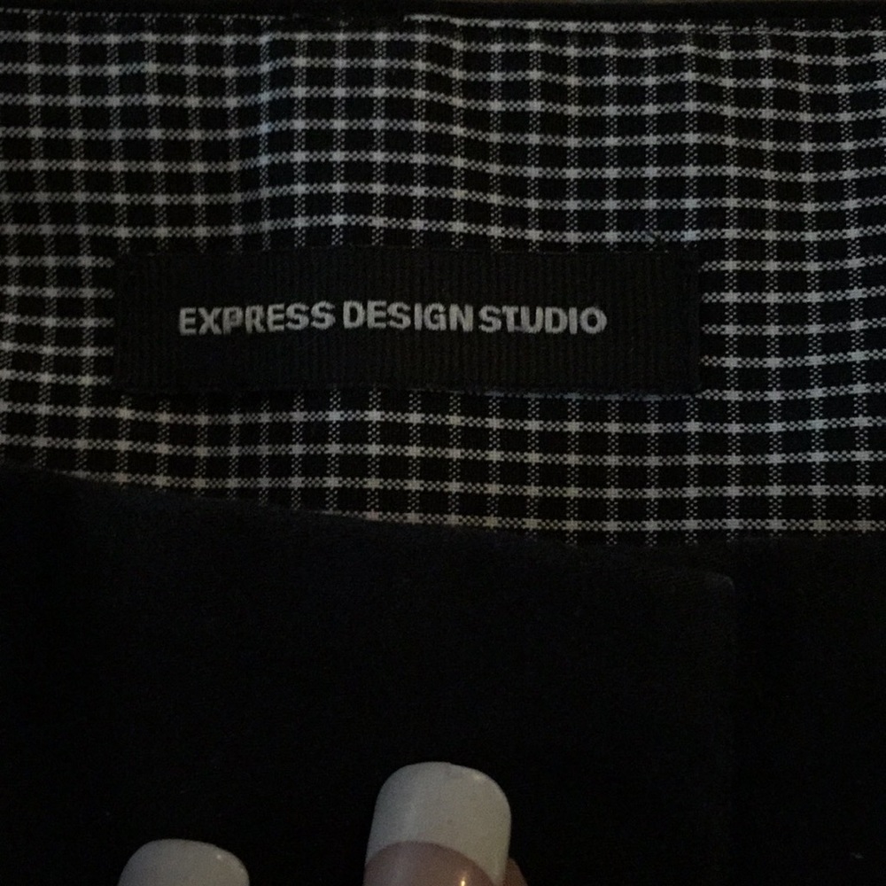 Express shorts 💕 - Picture 2 of 3